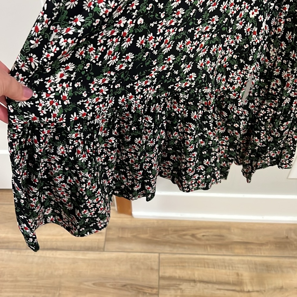 Maeve - 2, Black Floral Jumpsuit with V-Neck and Wide-Leg Design - Picture 4 of 11